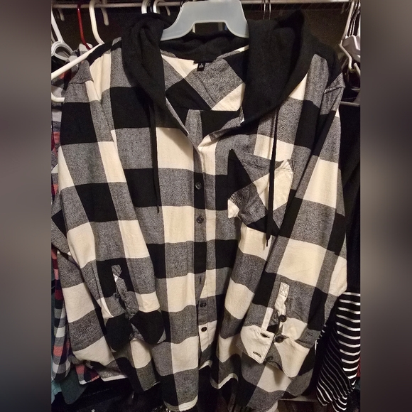 Torrid Black and White Plaid Button Down Shirt/Shacket Flannel - Picture 9 of 10